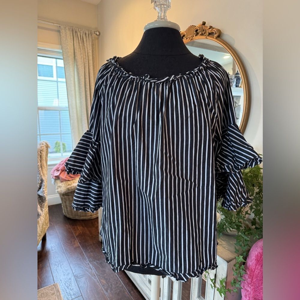 Black-and-white shirt size small off the shoulders